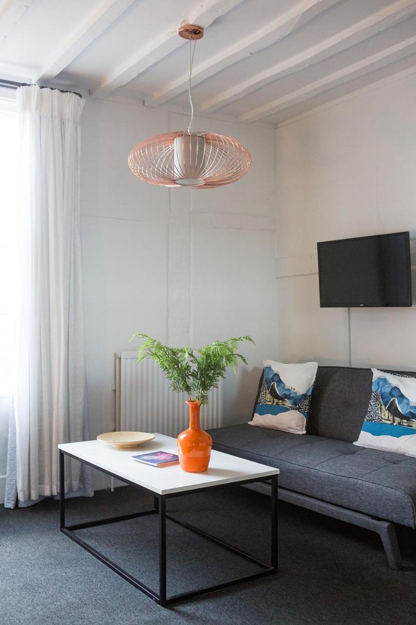 Whitehouse Rye B&B 외부 사진 A living room with a flat screen television