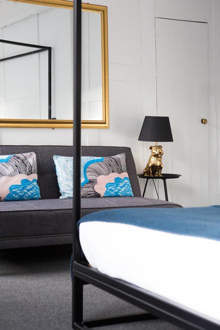 Whitehouse Rye B&B 외부 사진 A sofa bed