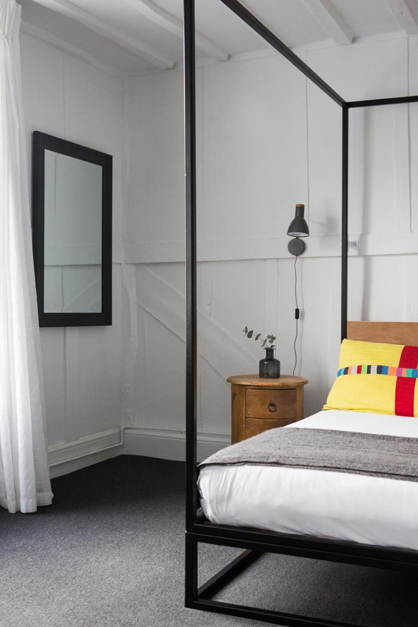 Whitehouse Rye B&B 외부 사진 A wall light